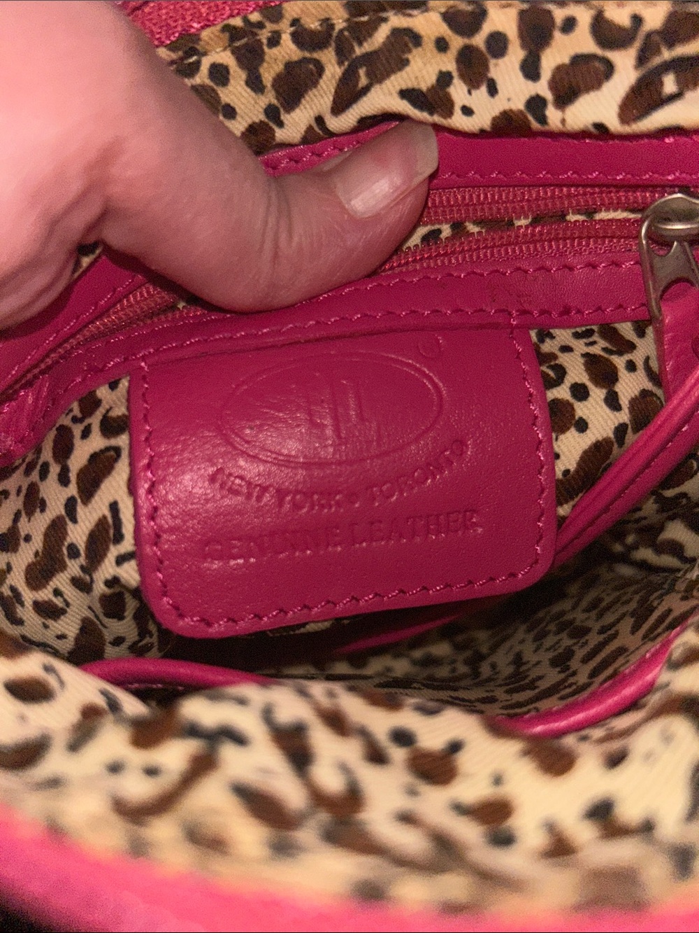 iLi Vibrant Pink Leather Crossbody Bag NWOT - Picture 8 of 10